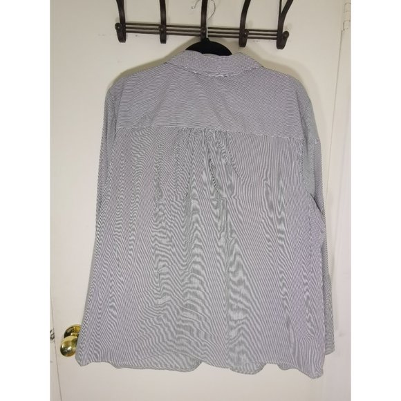 Collared Shirt with Embroidery and Bell Sleeves 2X - Picture 4 of 5